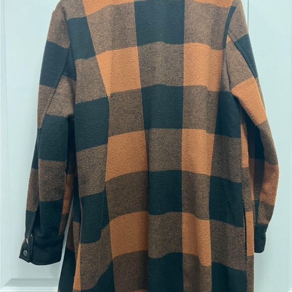 BB Dakota Shacket - Picture 2 of 4